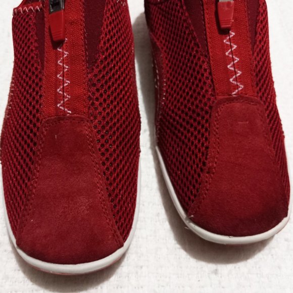 Red Spring Step Racer Shoes - Picture 3 of 10